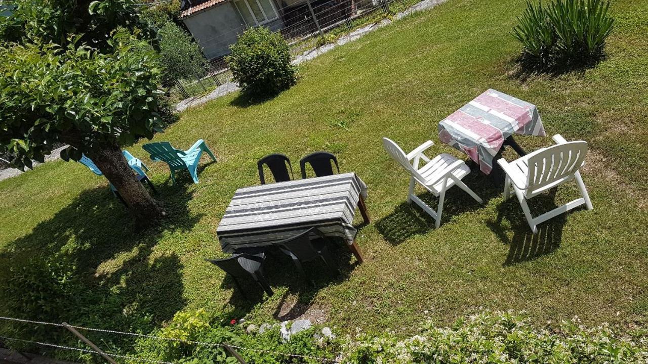 Flora Appartement Moltrasio Buitenkant foto
